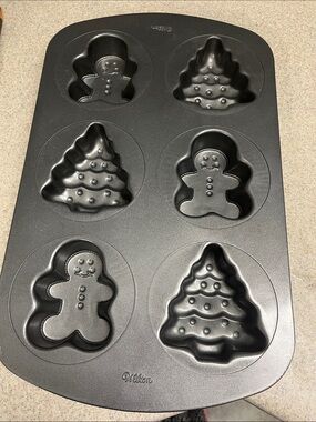 Wilton Black Gingerbread & Christmas Tree Muffin Pan